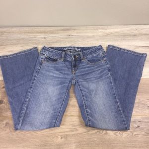 American Eagle stretch boyfriend jeans.